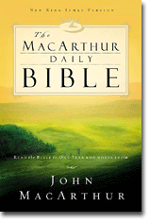 The MacArthur Daily Bible, NKJV - Read through the Bible in one year, with notes from John MacArthur