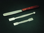 Wooden Handled Spatula - 4 Inch Blade